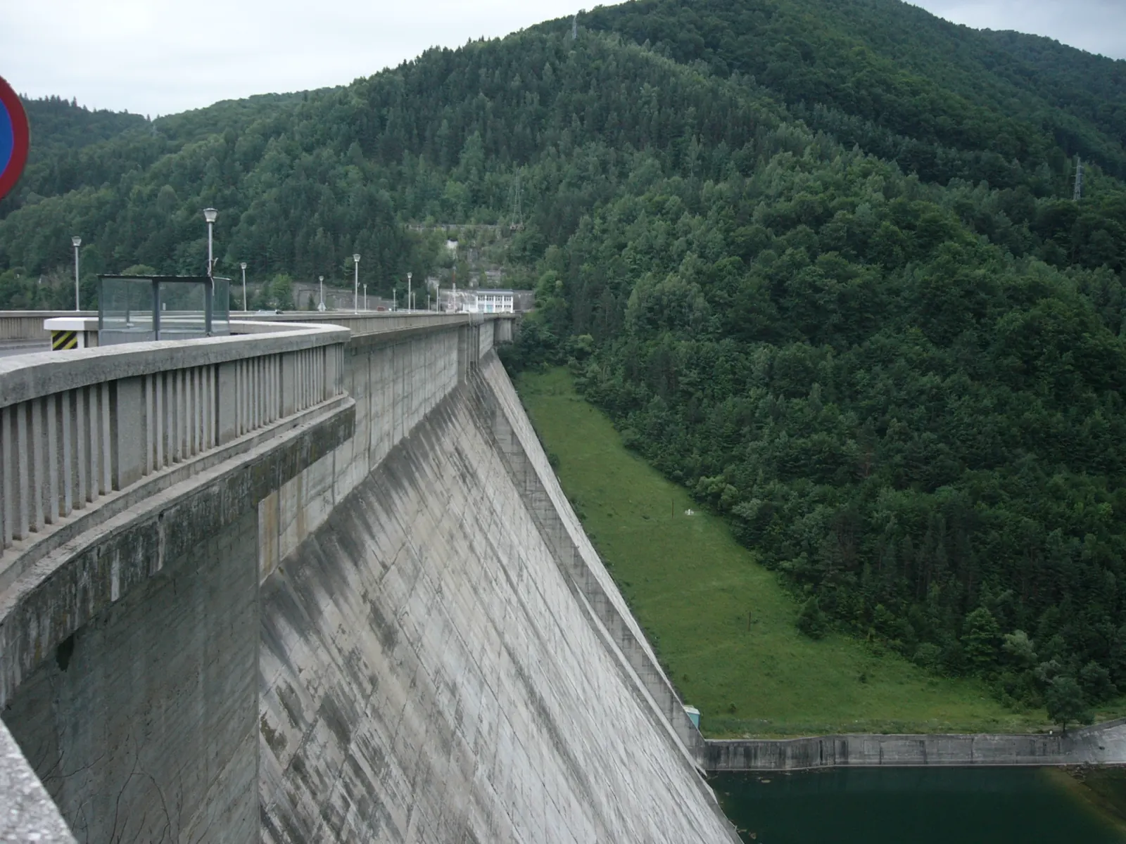 Izvorul Muntelui Dam (Bicaz Dam)